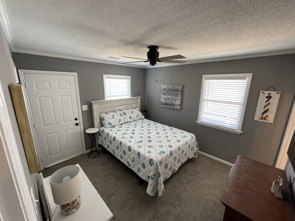 Quaint yet remodeled getaway facing the ocean with crows nest Kill Devil Hills Vrbo