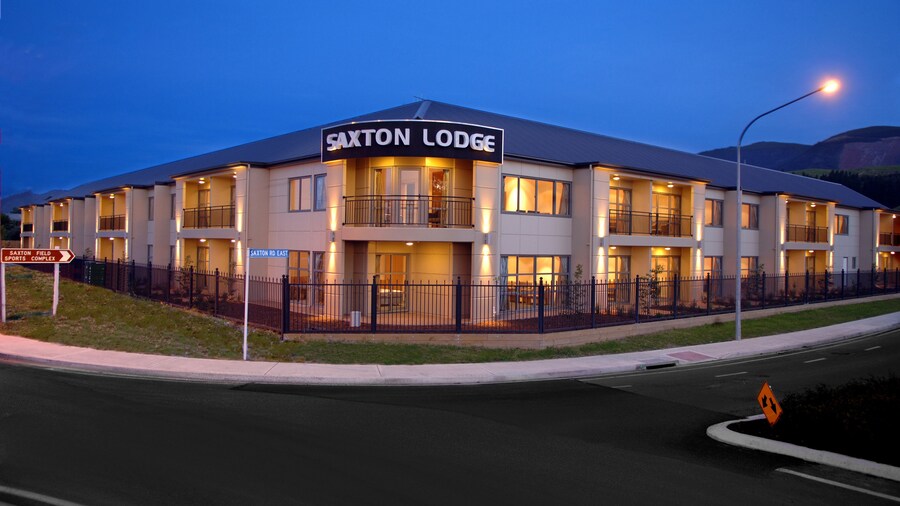 Saxton Lodge