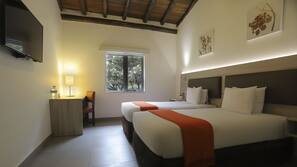 In-room safe, free WiFi, linens, wheelchair access