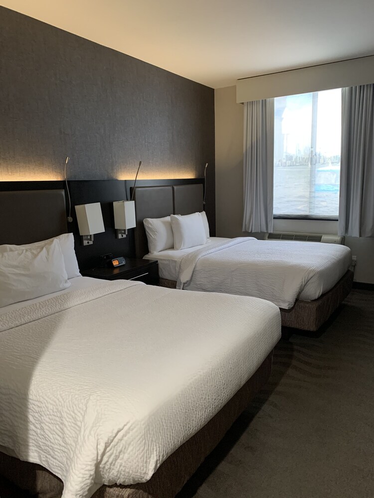 Fairfield Inn & Suites by Marriott New York Staten Island - hotel rooms