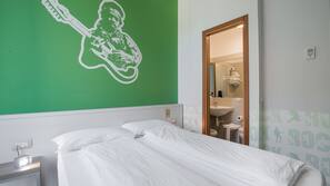 Down duvet, desk, laptop workspace, free WiFi