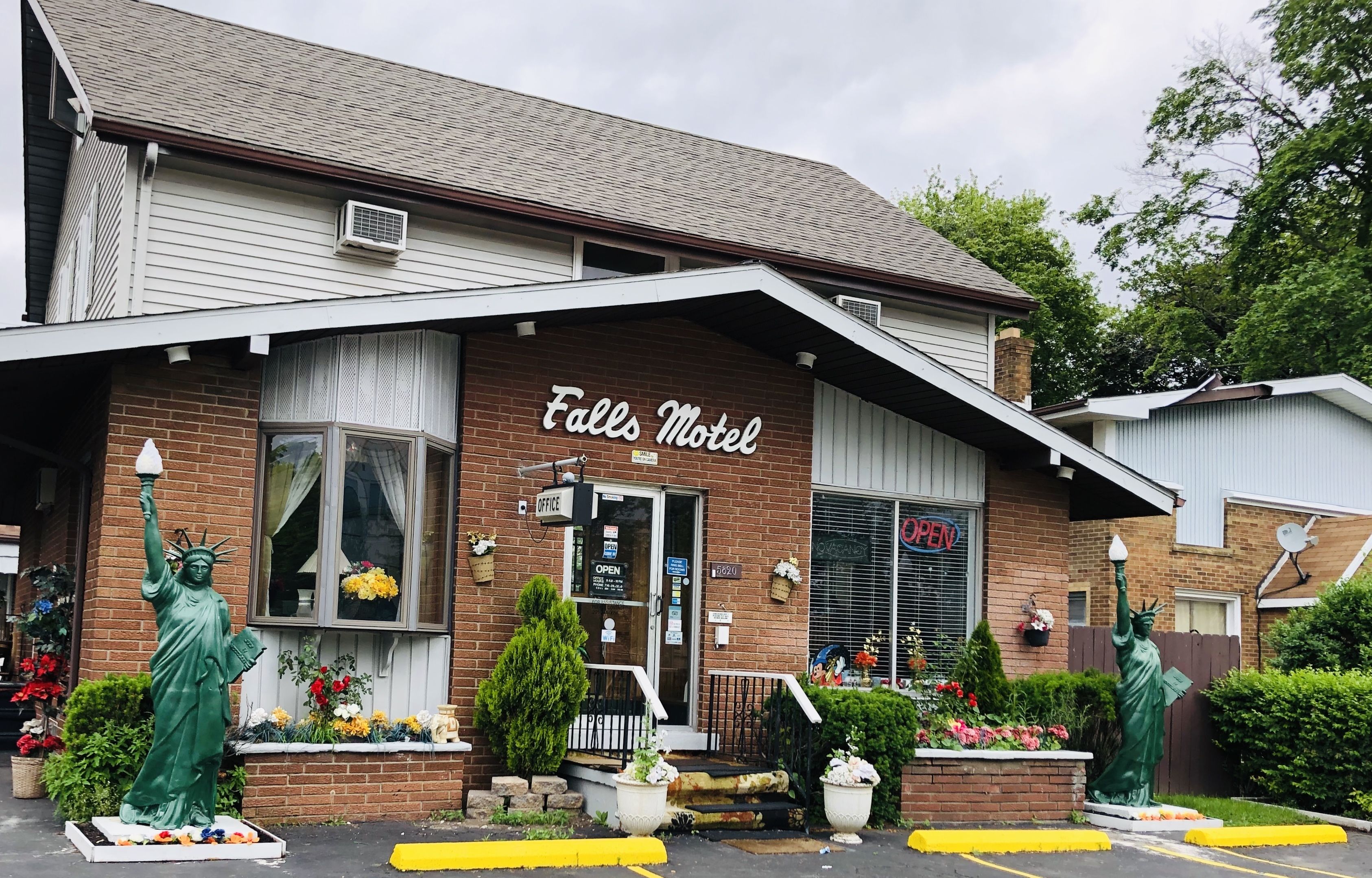Falls Motel in Niagara Falls, United States