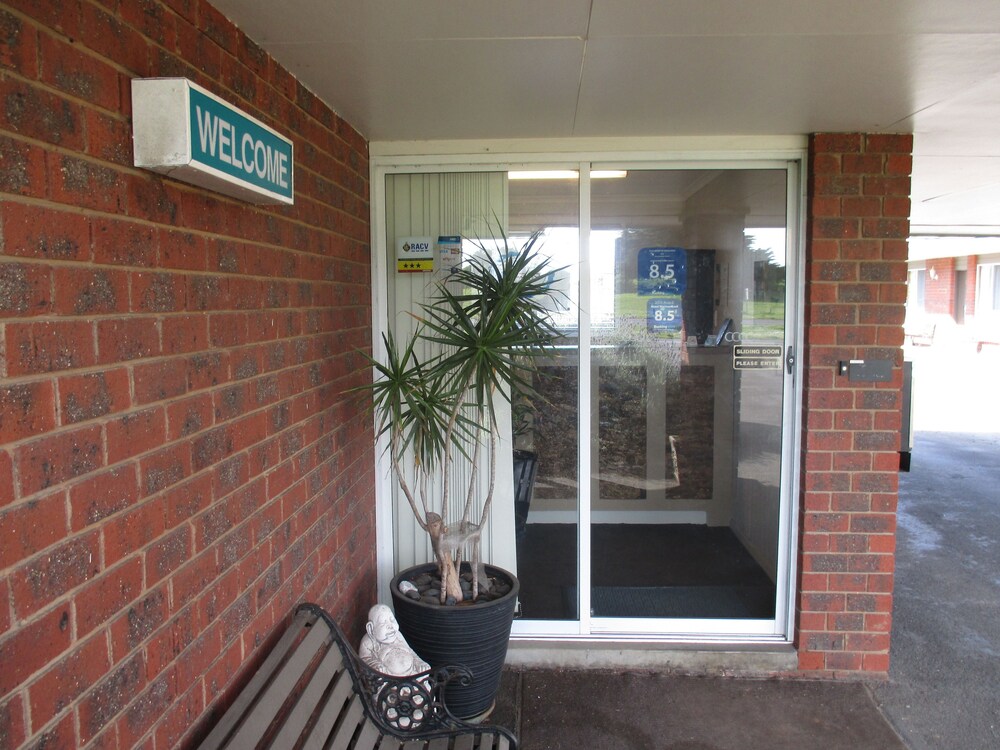 Reception, Motel Warrnambool