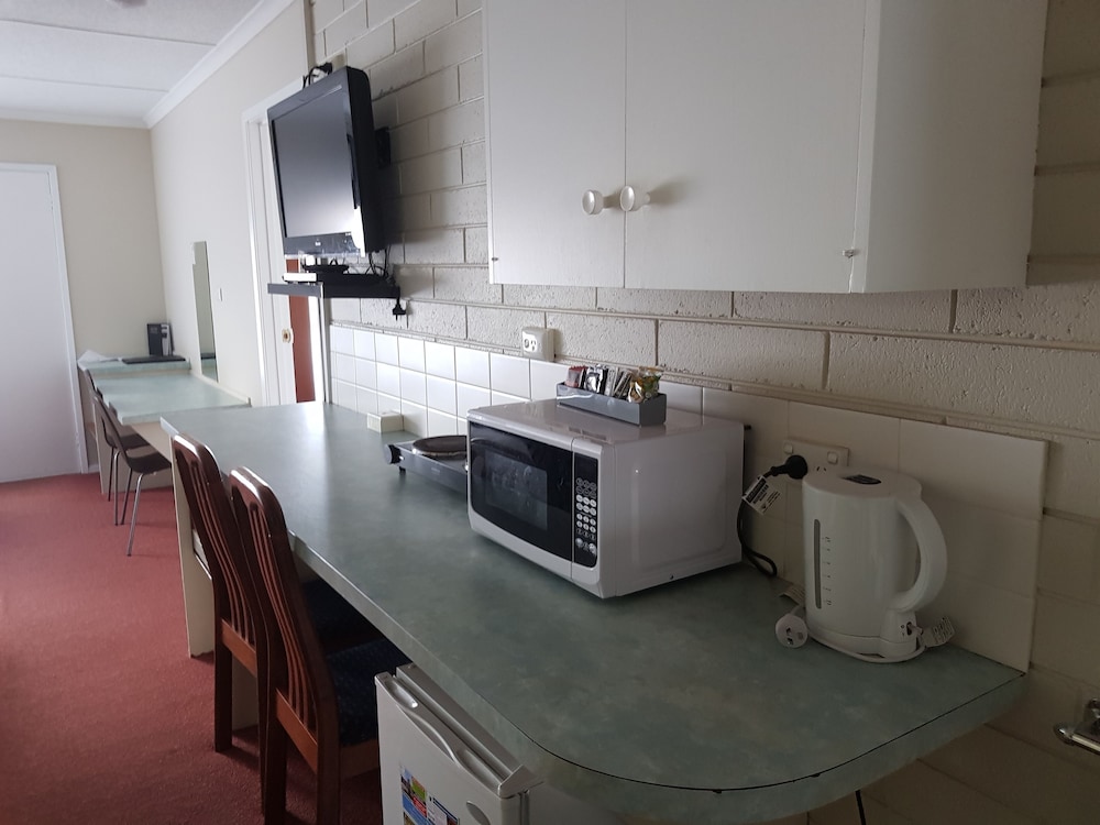 Private kitchenette, Motel Warrnambool