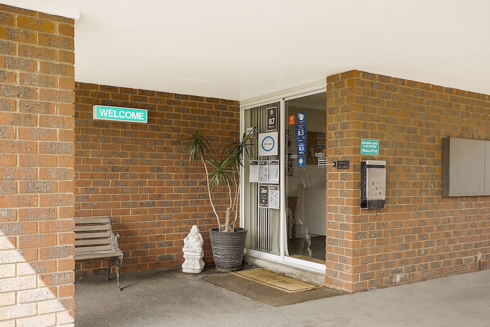 Reception, Motel Warrnambool