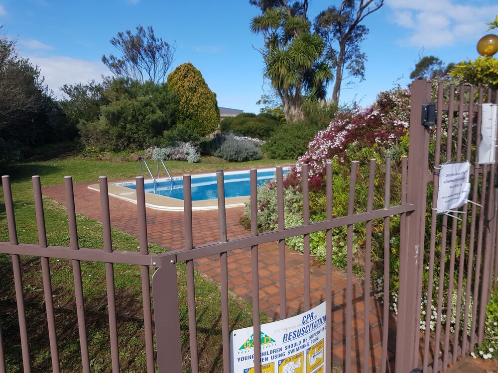 BBQ/picnic area, Motel Warrnambool