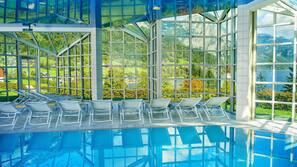 Indoor pool, sun loungers