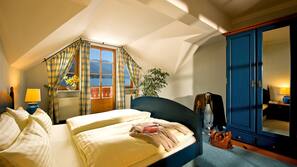 Hypo-allergenic bedding, in-room safe, blackout drapes