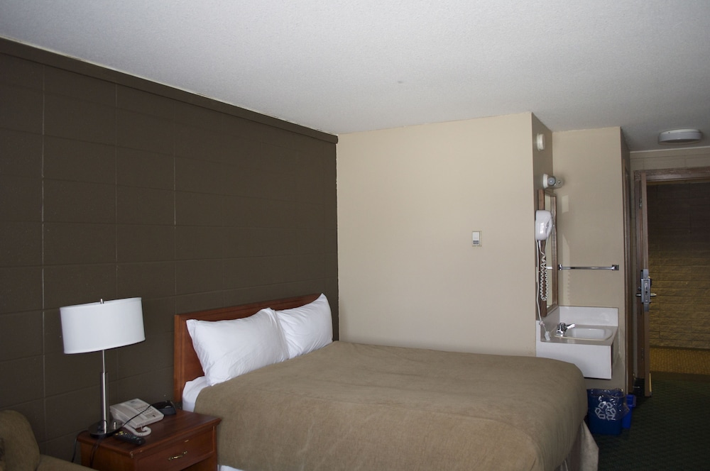 Room, Slave Lake Inn & Conference Centre