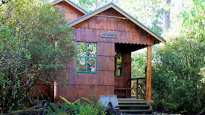 Free WiFi, linens, wheelchair access