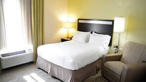 Premium bedding, desk, iron/ironing board, free WiFi