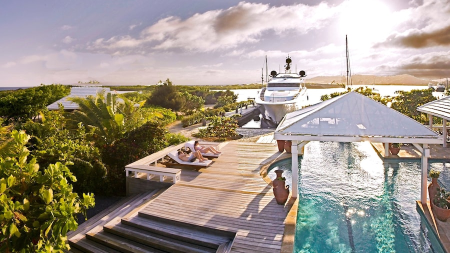 Barefoot Cay Resort