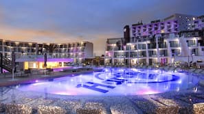 2 outdoor pools, pool umbrellas, pool loungers