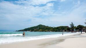 บนชายหาด, วอลเลย์บอล, เรือคายัค