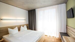 Luxe beddengoed, pillowtop-bedden, een kluis op de kamer, een bureau