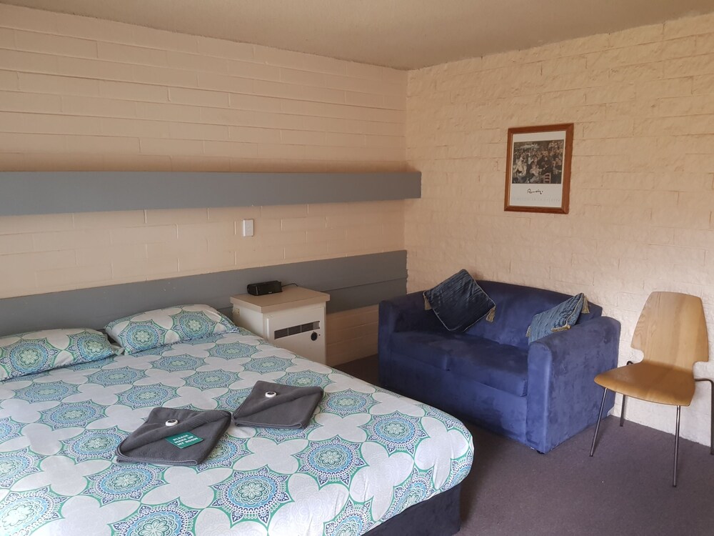 Mahogany Motel