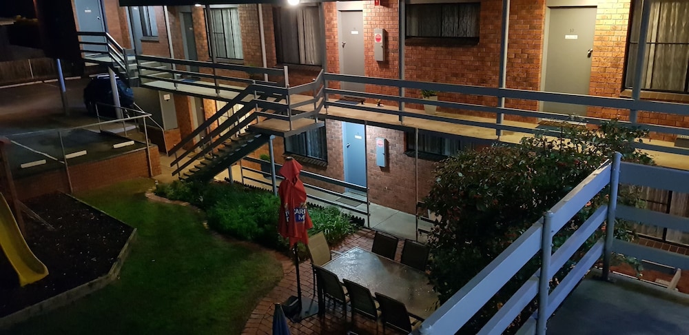 Mahogany Motel