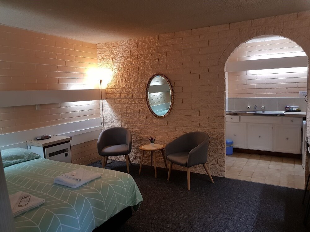 Mahogany Motel