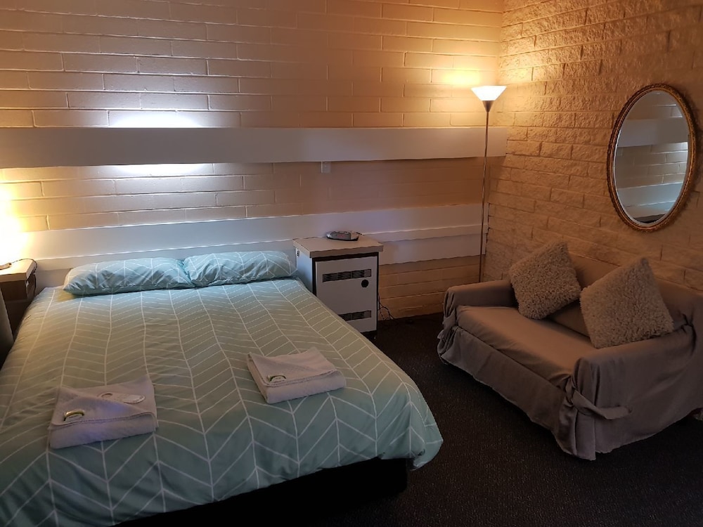 Mahogany Motel