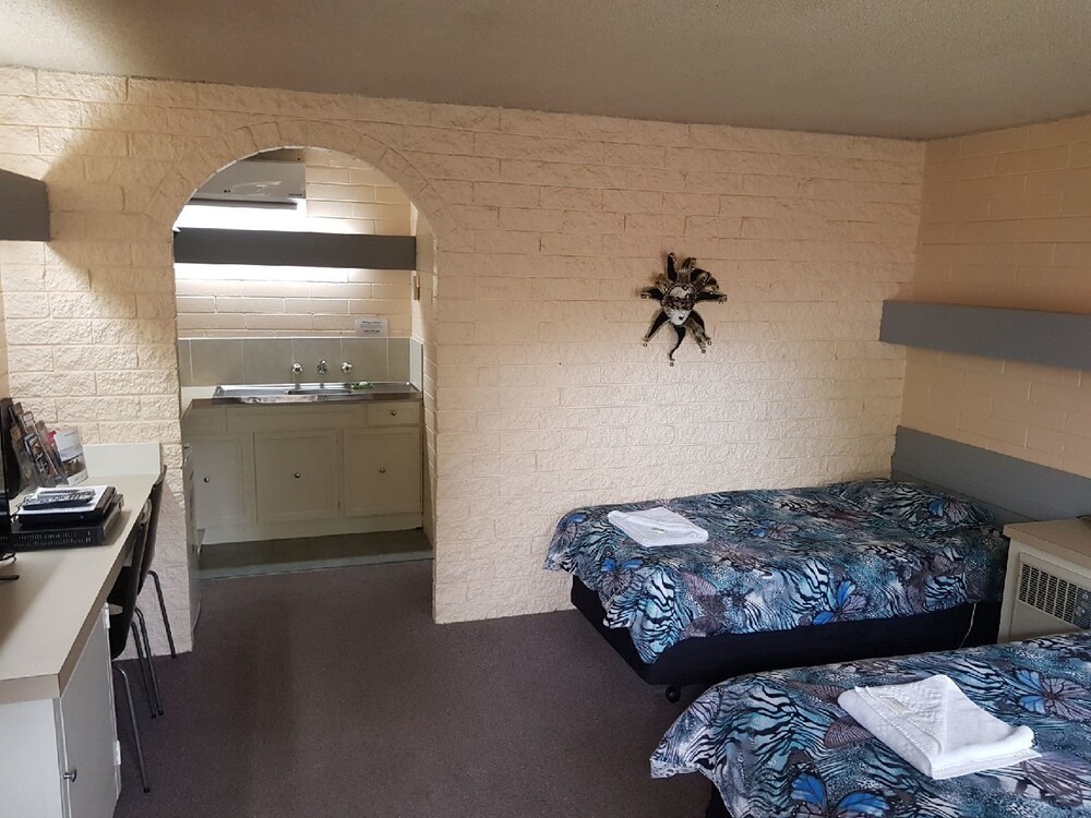 Mahogany Motel