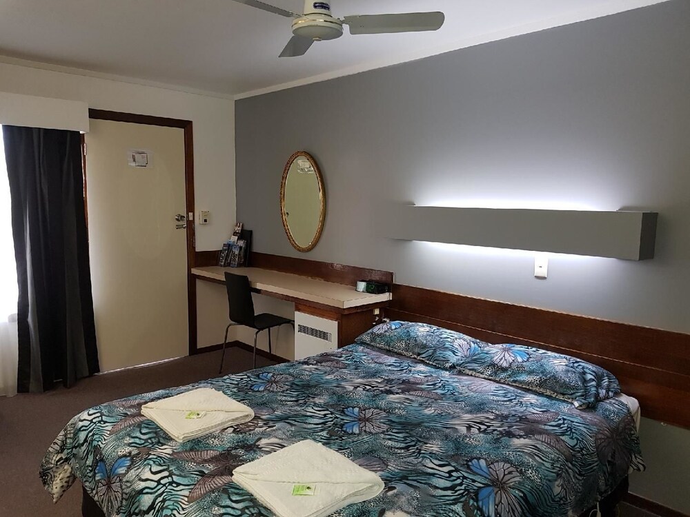 Mahogany Motel