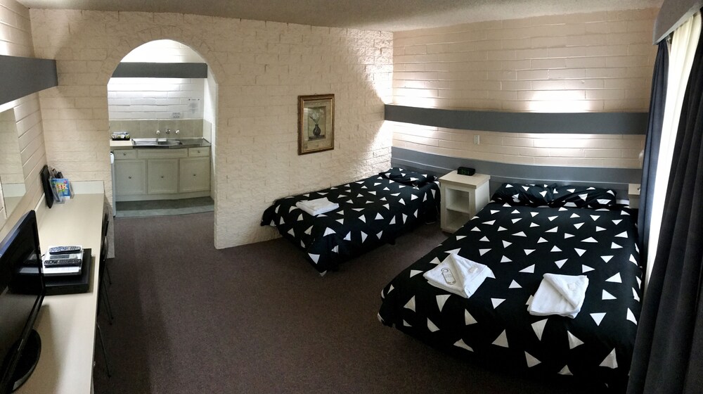 Mahogany Motel
