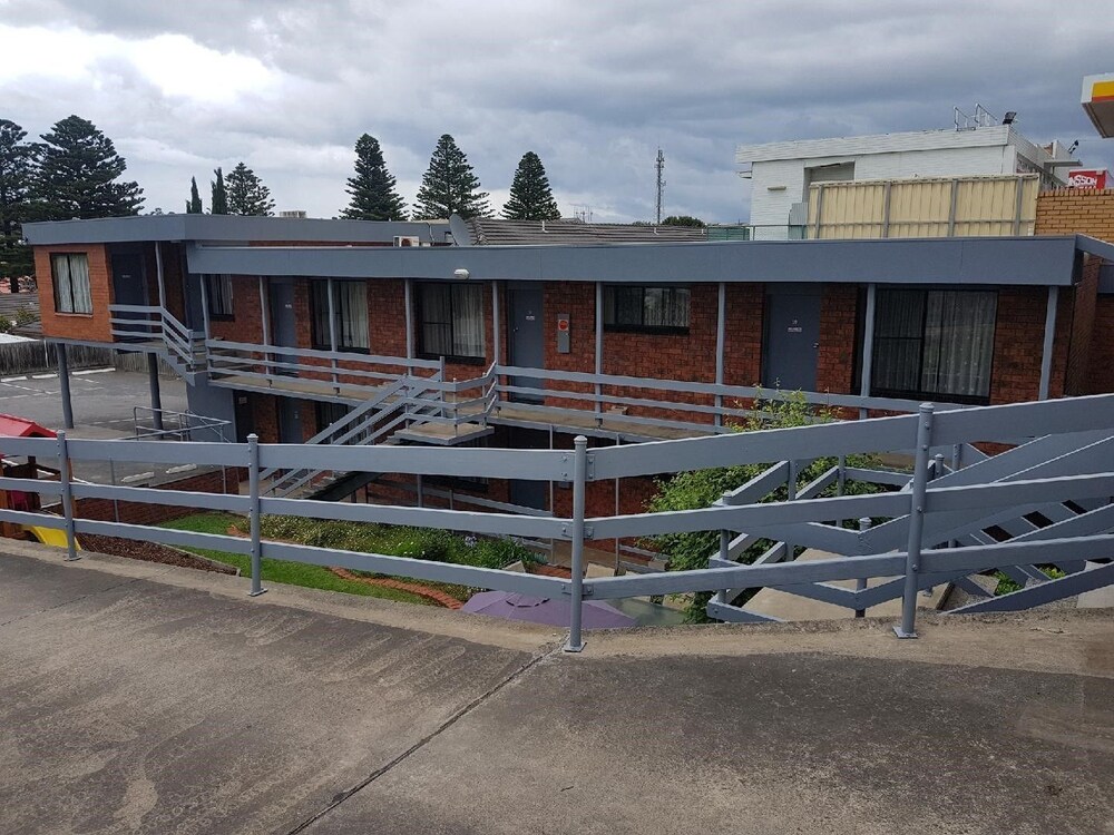 Mahogany Motel