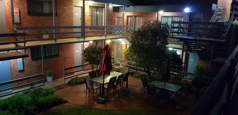 Mahogany Motel
