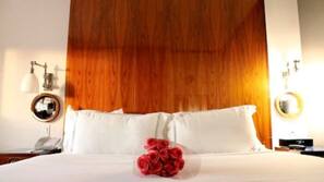 Egyptian cotton sheets, premium bedding, pillowtop beds, minibar