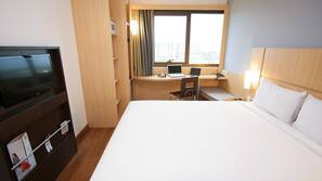 Minibar, coffre-forts dans les chambres, bureau, Wi-Fi gratuit