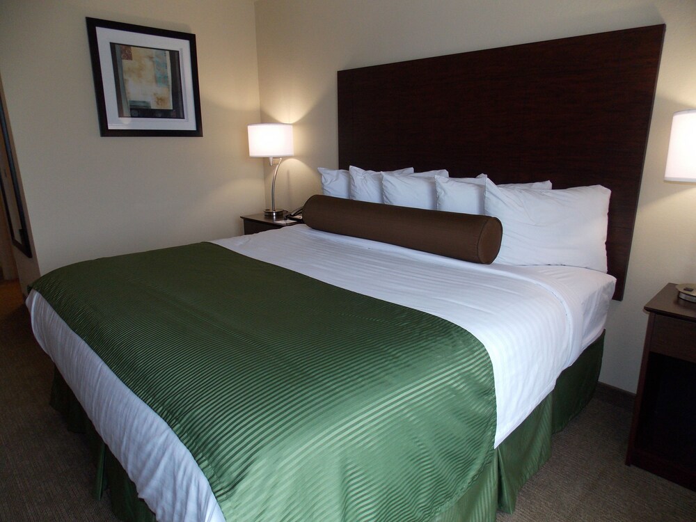 Room, Cobblestone Hotel & Suites - Crookston