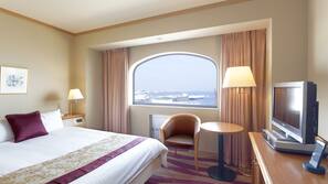 In-room safe, desk, iron/ironing board, free WiFi
