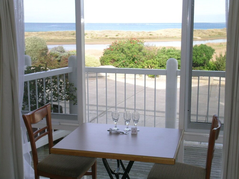 A Great Ocean View Motel