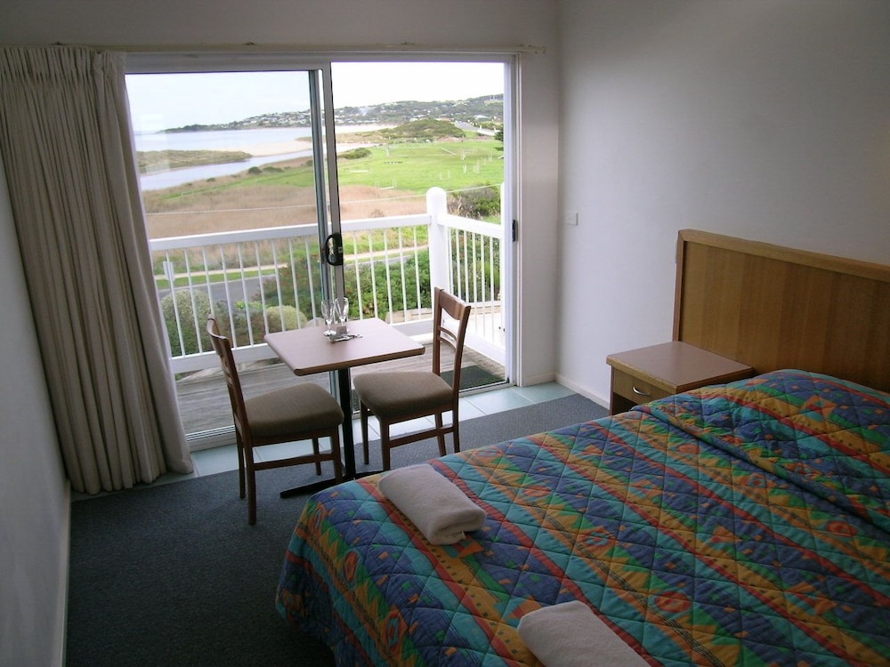 A Great Ocean View Motel