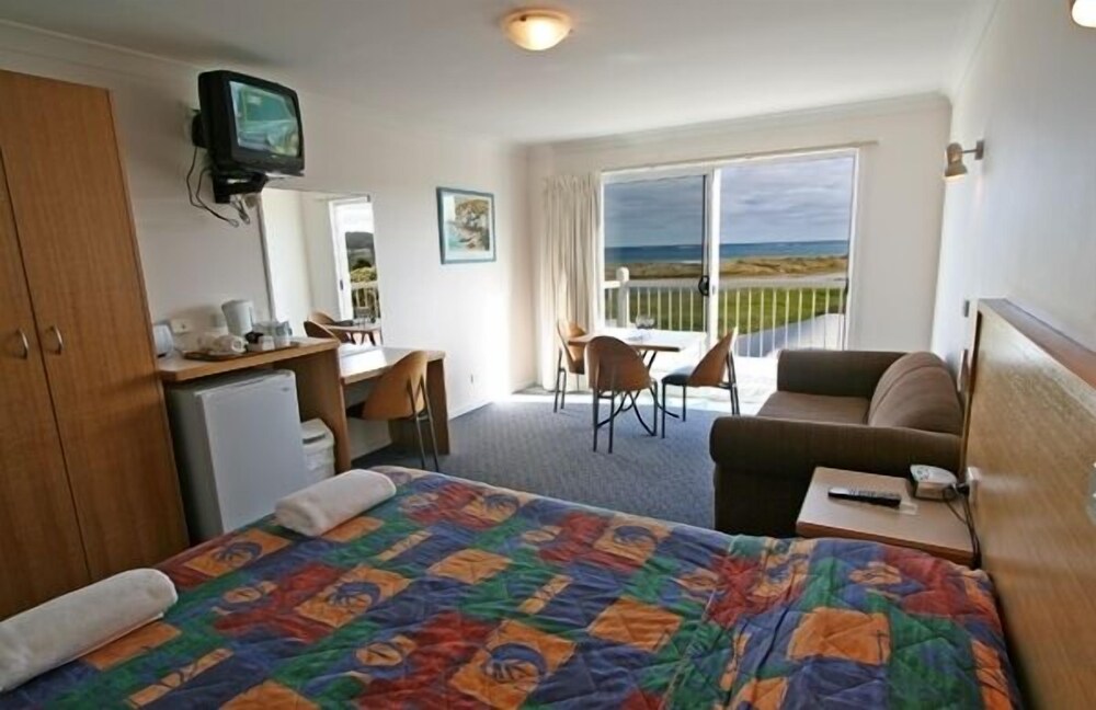 A Great Ocean View Motel