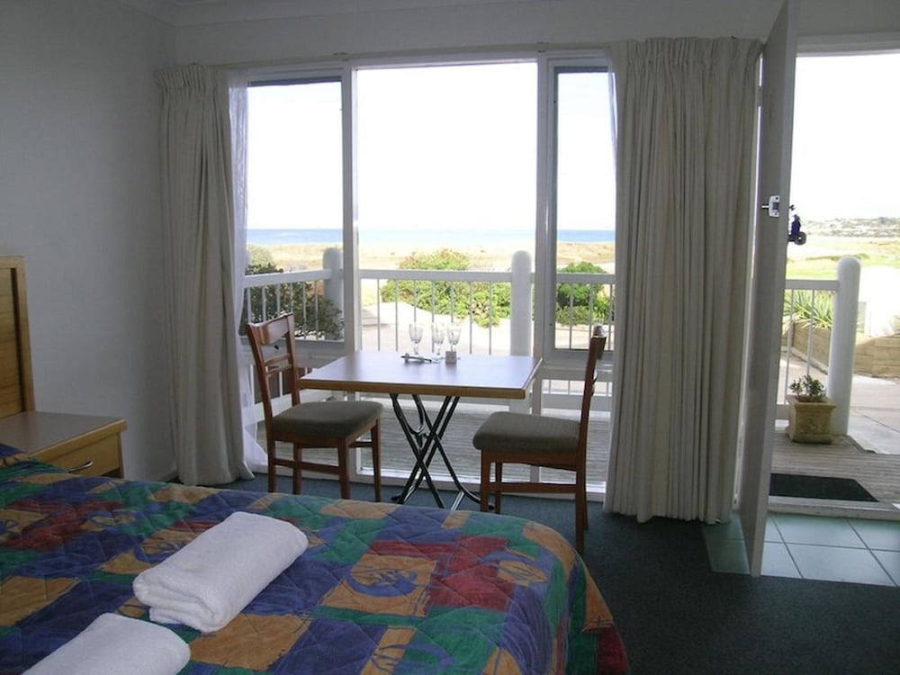 A Great Ocean View Motel