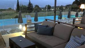 Seasonal outdoor pool, an infinity pool, pool umbrellas, sun loungers