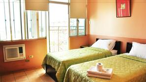 In-room safe, desk, free WiFi