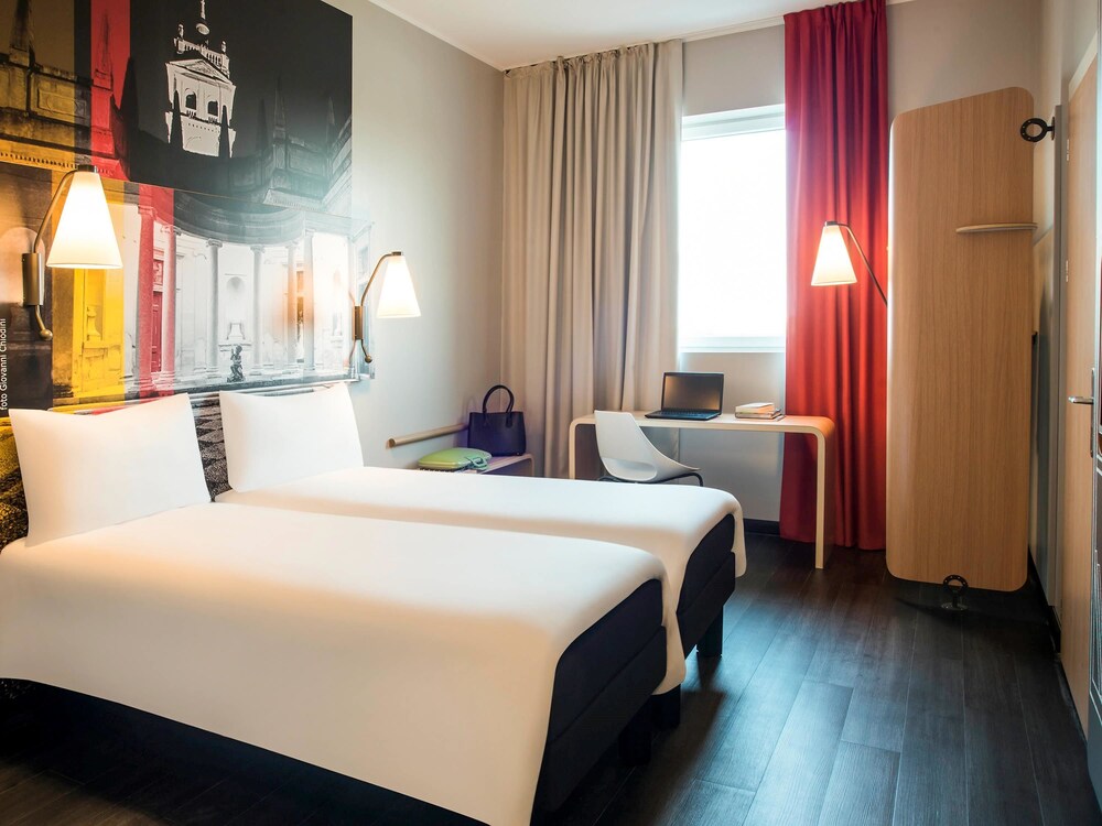 Ibis Hotel Milano Fiera Ibis Hotel Milano Fiera