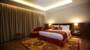Minibar, in-room safe, desk, iron/ironing board