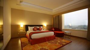 Minibar, in-room safe, desk, iron/ironing board