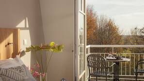 Cofres nos quartos, berços (sobretaxa), Wi-Fi de cortesia