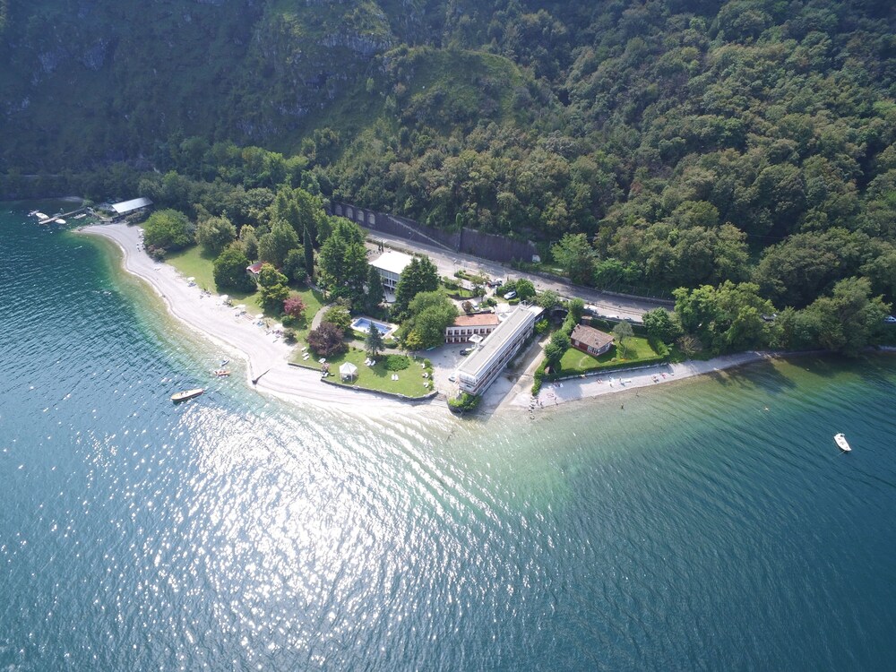 Nautilus Hotel-Motel in Mandello del Lario, Italy