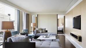 Down duvet, minibar, in-room safe, desk