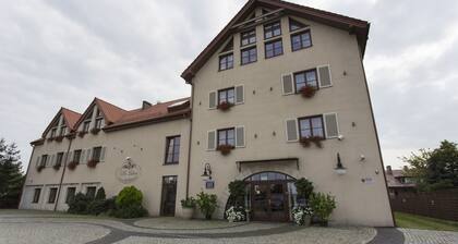 Villa Estera - Hotel & Restauracja