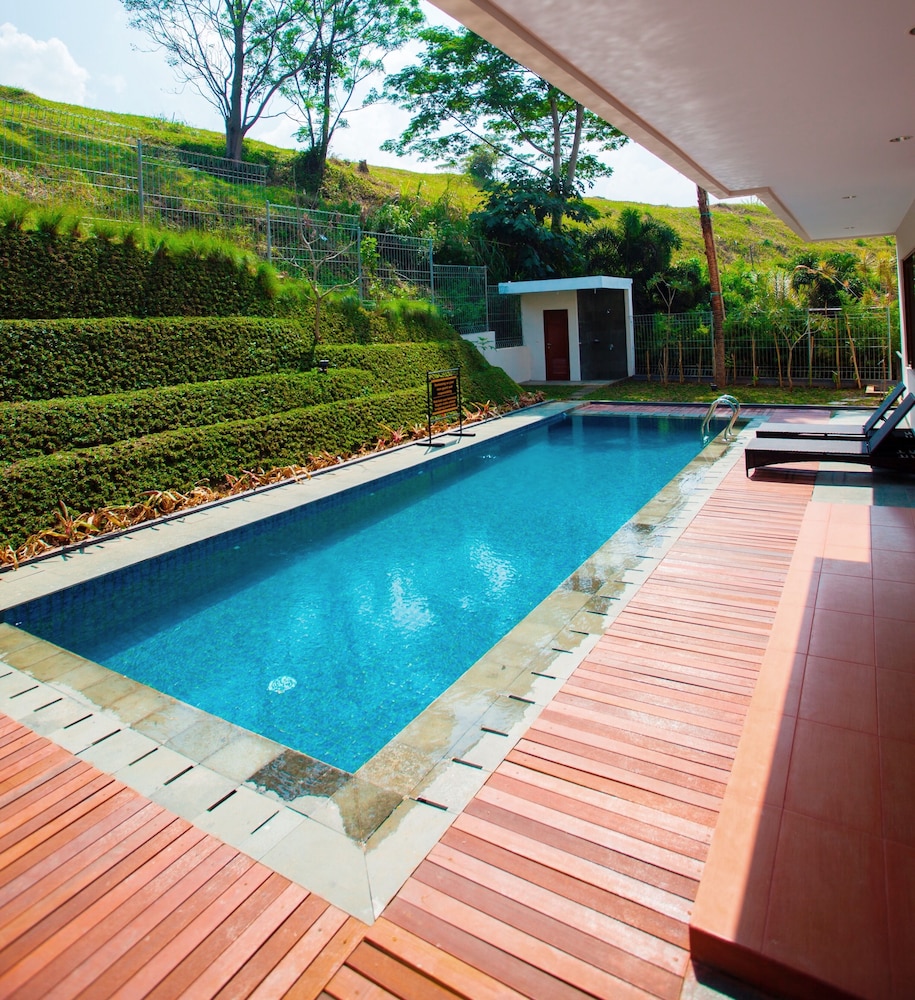 Permai Villa Dago With Pool In Bandung Indonesia Expedia - 