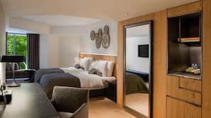 Premium bedding, down duvet, free minibar, in-room safe