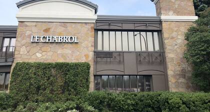 Le Chabrol Hotel & Suites