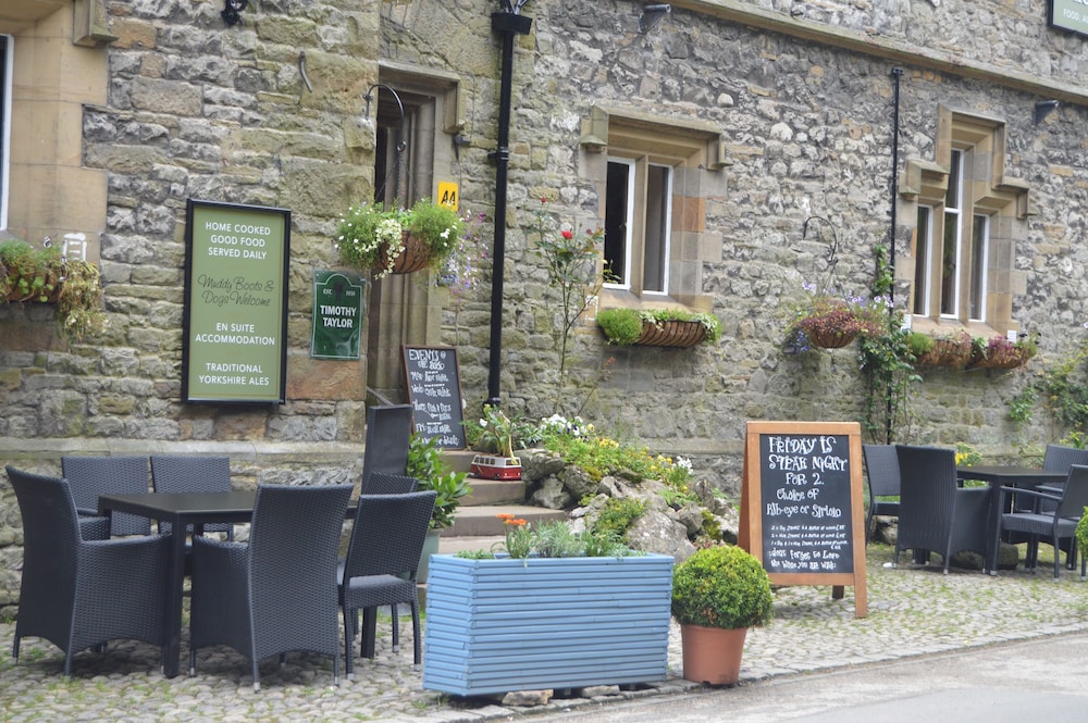 The Buck Skipton 2018 Hotel Prices Expedia Terrace Patio Featured Image