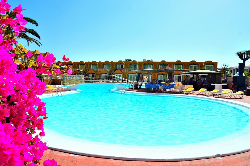 Apartamentos la Piramide in Costa de Antigua, Spain